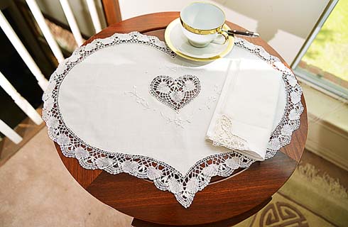 Heart Placemat. Southern Heart Cluny Lace. - Click Image to Close